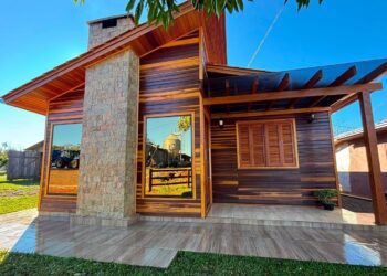 Referência no Sul do país na fabricação de casas de madeira, construtora de Gravataí realiza feirão no próximo sábado