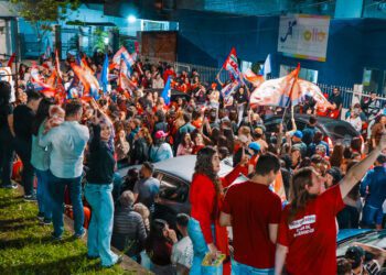 Apoiadores de Lula realizam ato político e caminhada pelas ruas de Gravataí