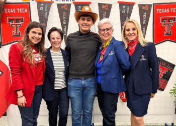 Parceria de escola gravataiense com a Universidade do Texas oportuniza que alunos cursem disciplina do currículo americano para desenvolver a oratória