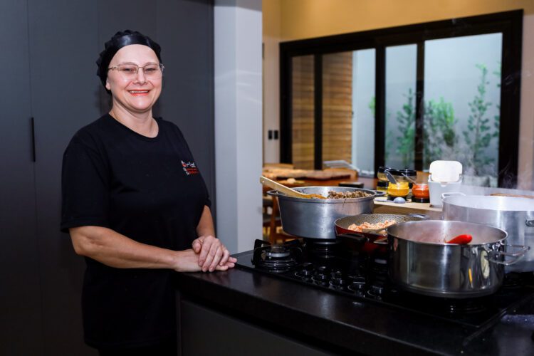 Da faxina à gastronomia: Luci Posselt transforma talento descoberto dentro das casas em negócio que conquista famílias e eventos