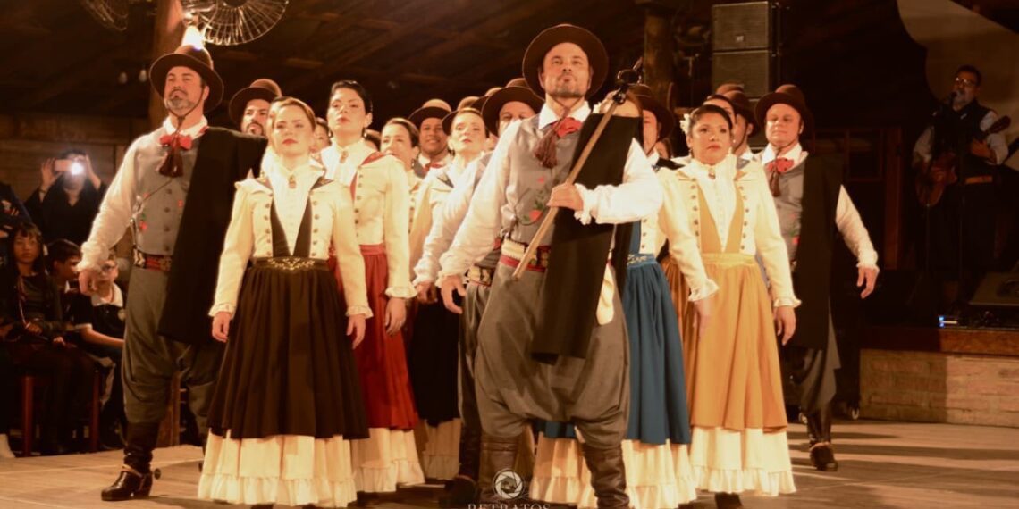 Com espetáculo que entrelaça história, destino, esperança e tradição, Invernada Veterana de Gravataí participa de festival em Santa Maria